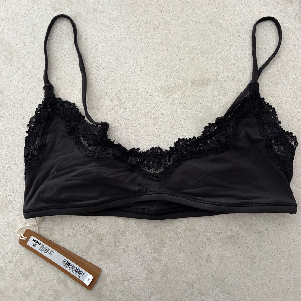 Fits Everyone Lace Scoop Bralette